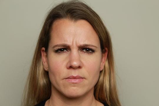 voor-foto-frons-vrouw-detail (2)