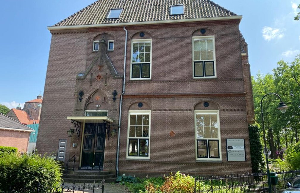 Clinic Dokter Charlotte