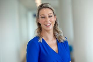 Dr. Inge Apon