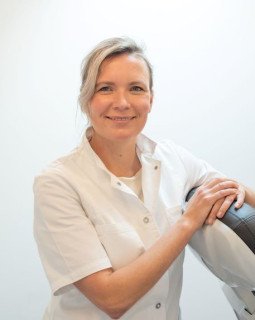 Drs. Marieke van Hemert