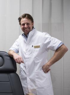 Drs. Niek Wolvetang