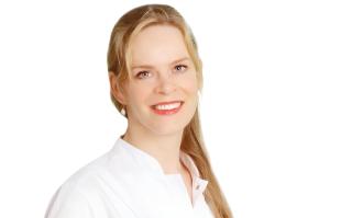 Dr. Veroniek van Praag