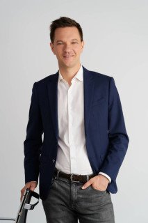 Dr. Rob Van der Veen